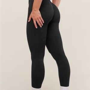 Gymshark Women’s Compression leggings in Black; Size Medium